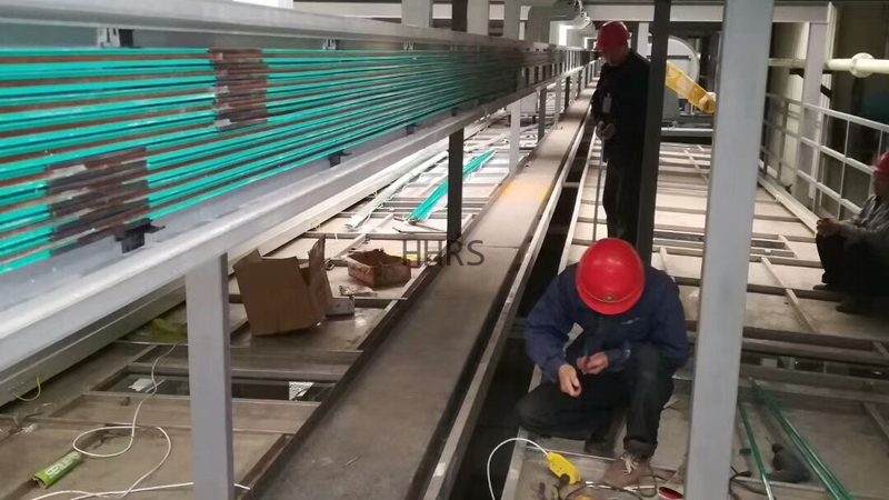 在选购悬臂吊时，需要关注以下关键参数：